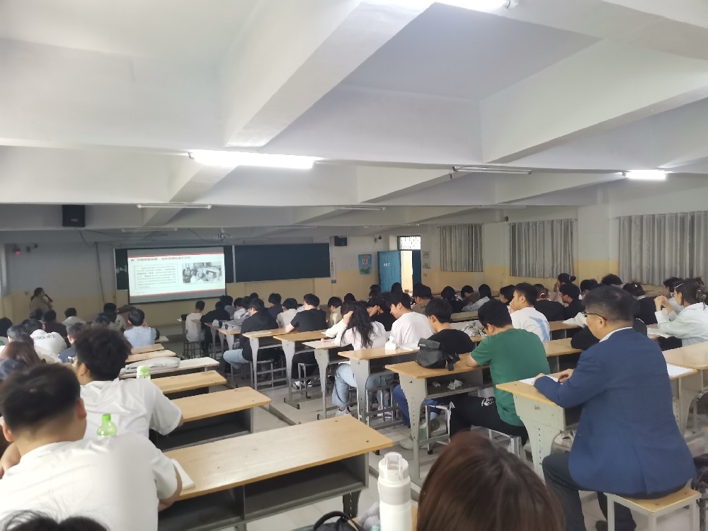 聚焦思政教學 落實立德樹人——黨建指導員、黨委副書記張保磊深入思政課堂聽課指導